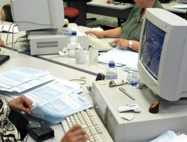 Ερωτηματικά για τον διορισμό «ημέτερων» στο Δημόσιο